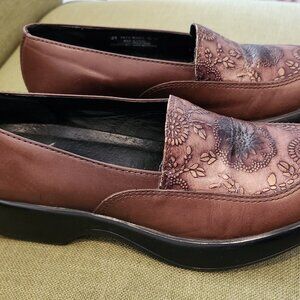 DANSKO WOMENS CLOGS - SIZE 39